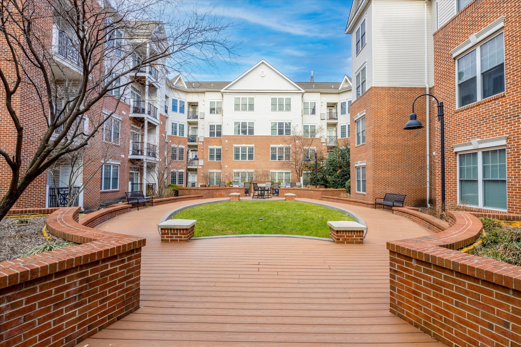 Building Photo - 350 W Elm St