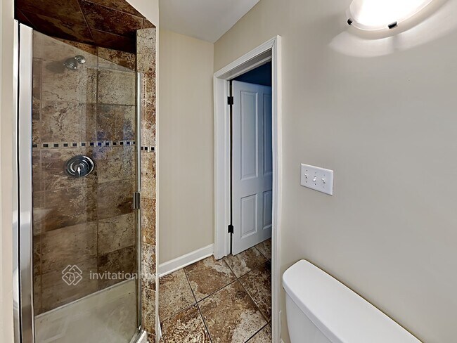 Building Photo - 424 E Park Ave