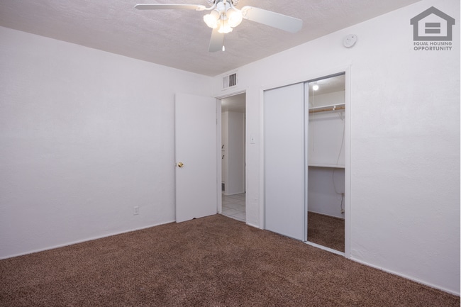 Building Photo - 2849 W Alice Ave