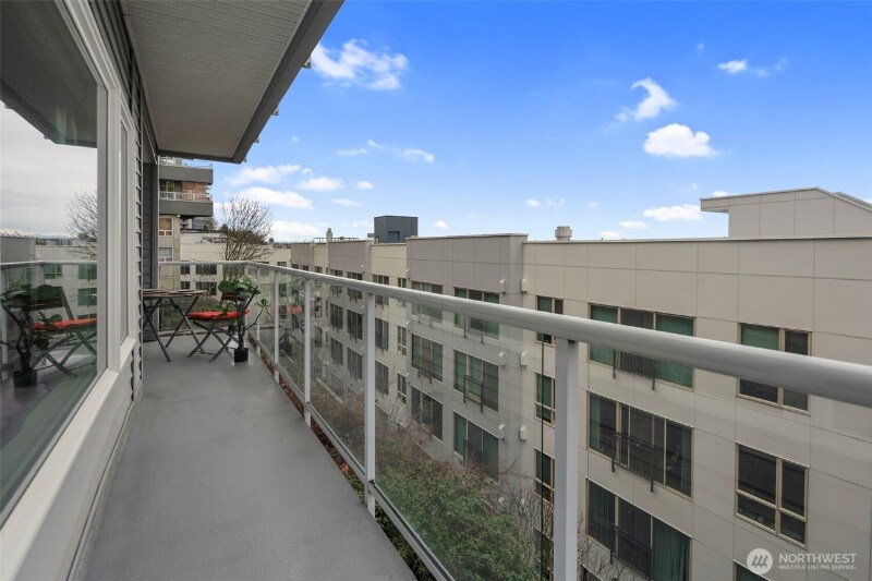 Building Photo - 617 W Mercer Pl