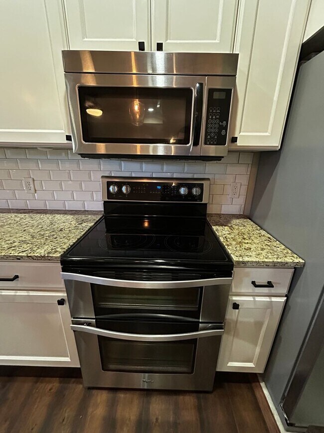 Building Photo - Private Treehouse Views - 3 Bed 2 Bath Home on Cul de sac in Bella Vista!