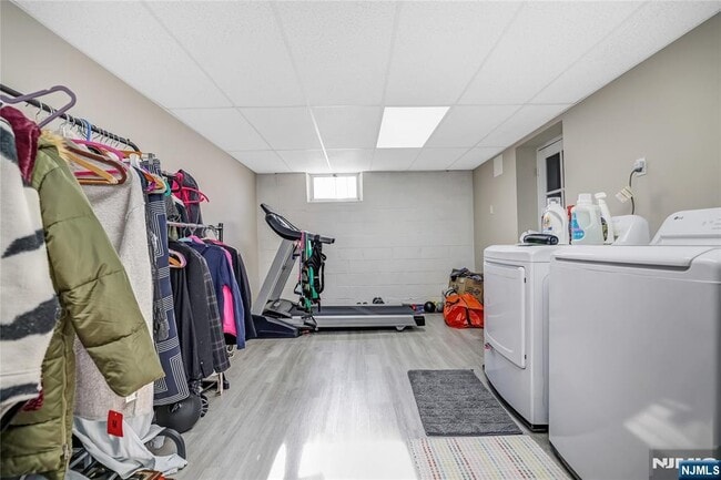 Building Photo - 12 Maple Ave