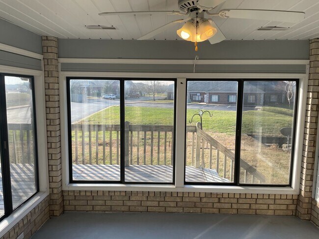Building Photo - BEAUTIFUL Spacious home with an open floor plan in a great area!