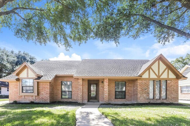 Primary Photo - 15715 4 Leaf Dr
