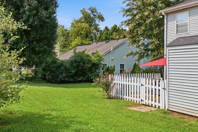 Building Photo - 1236 Carriage Park Dr