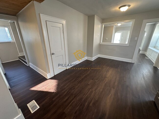 Building Photo - Stylish & Updated 3 Bedroom / 1.5 Bath Home w/Large Loft!