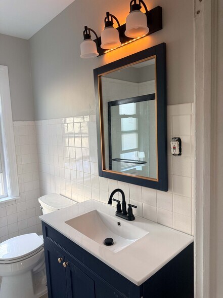 Building Photo - 6704 N Trumbull Ave