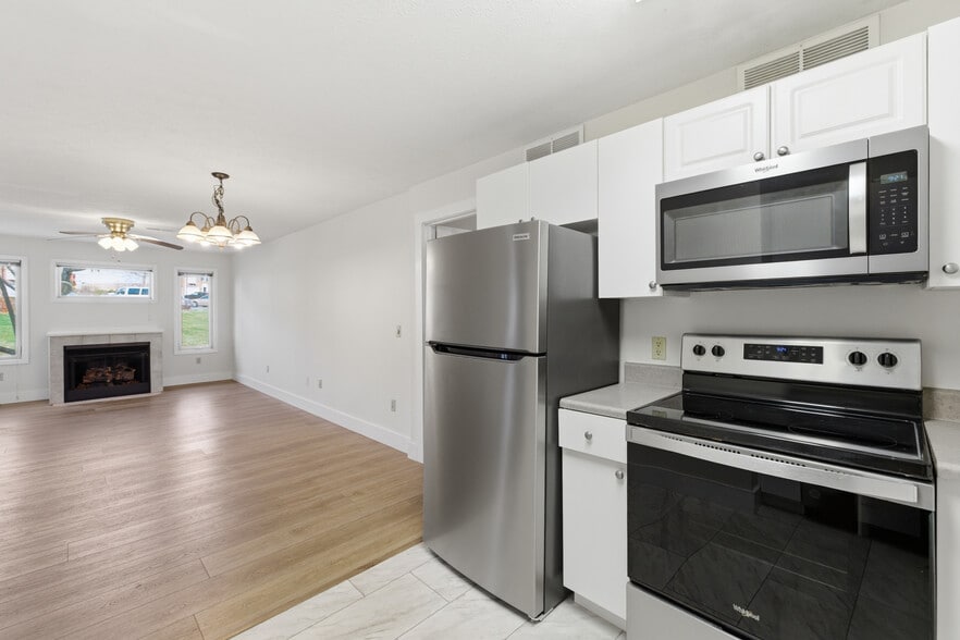 Building Photo - 1921 Ty Way Xing