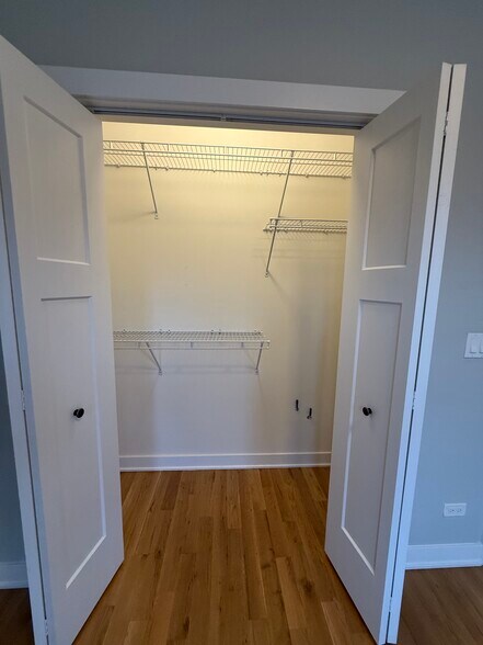 Building Photo - 2211 W Eastwood Ave