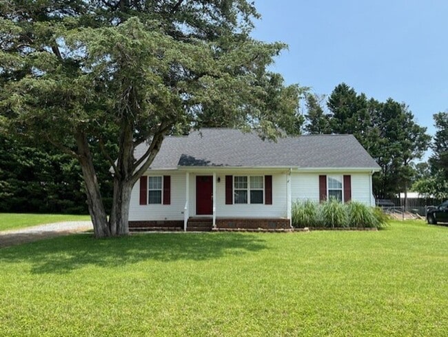 Primary Photo - ~Cute 3-Bedroom home w/fenced backyard loc...