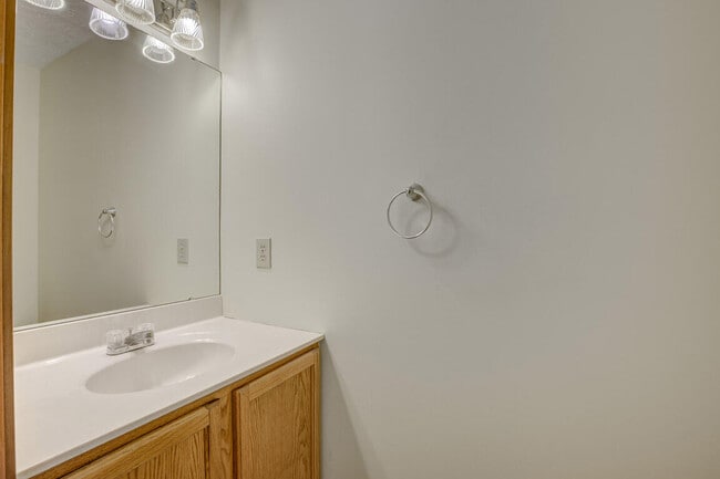 Building Photo - 330 River Rd