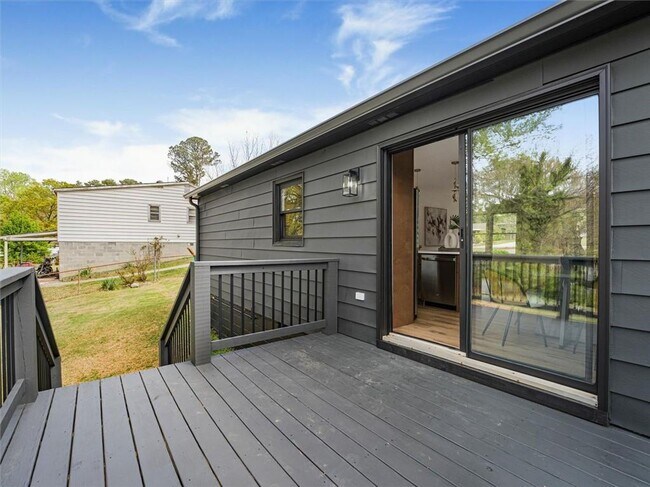 Building Photo - 960 Pine Forest Dr SW