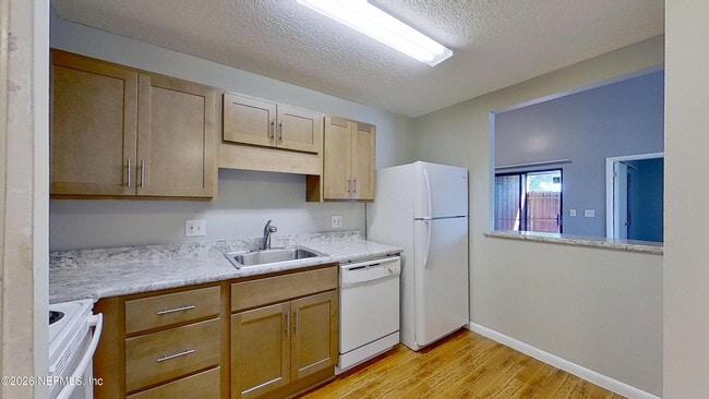 Building Photo - 2530 Whispering Woods Blvd