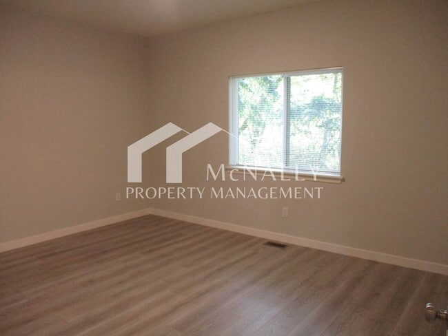 Building Photo - Charming Condo with Bonus Room in Horseshoe Gardens