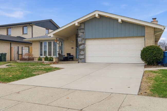 Building Photo - 9728 S Tripp Ave