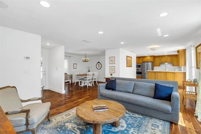 Building Photo - 1640 Palm Ave