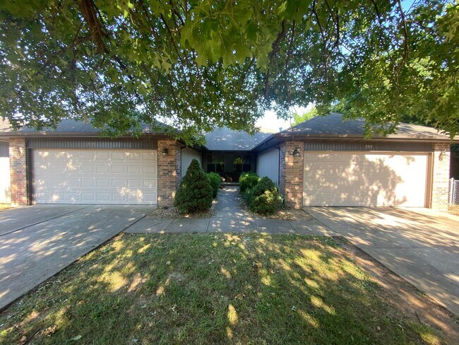 Primary Photo - Clifton Duplex