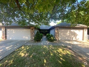 Building Photo - Clifton Duplex