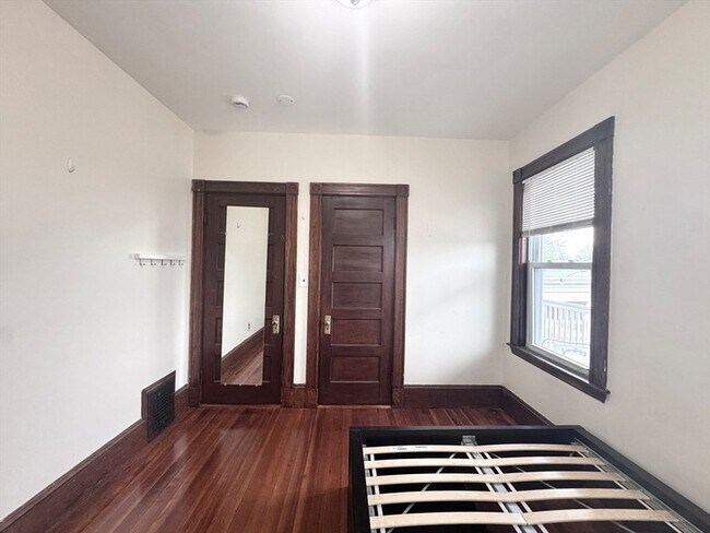 Building Photo - 57 Dimick St