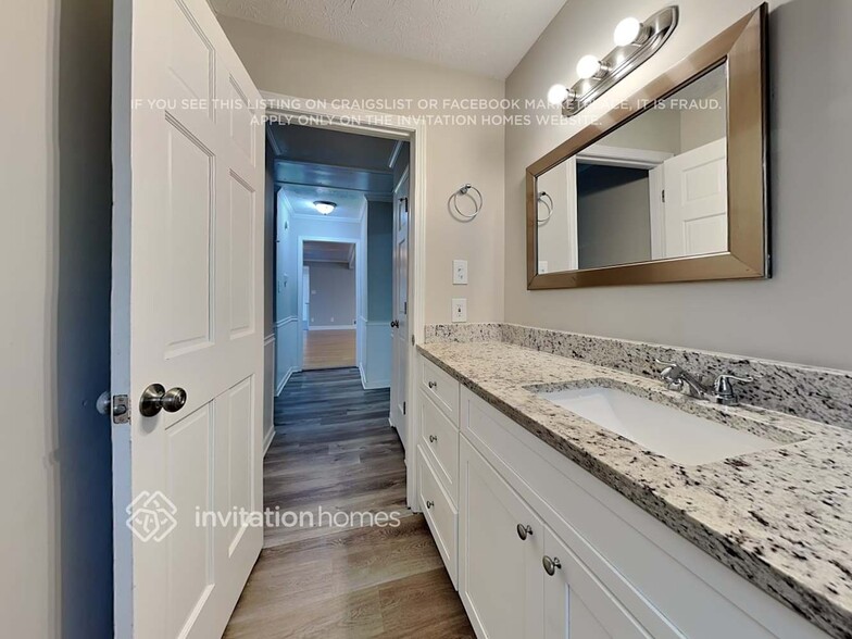 Building Photo - 562 Rollingwood Dr