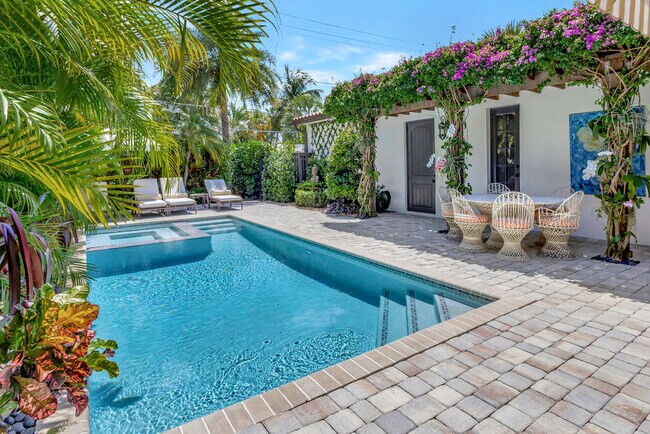 Building Photo - 1216 N Palmway