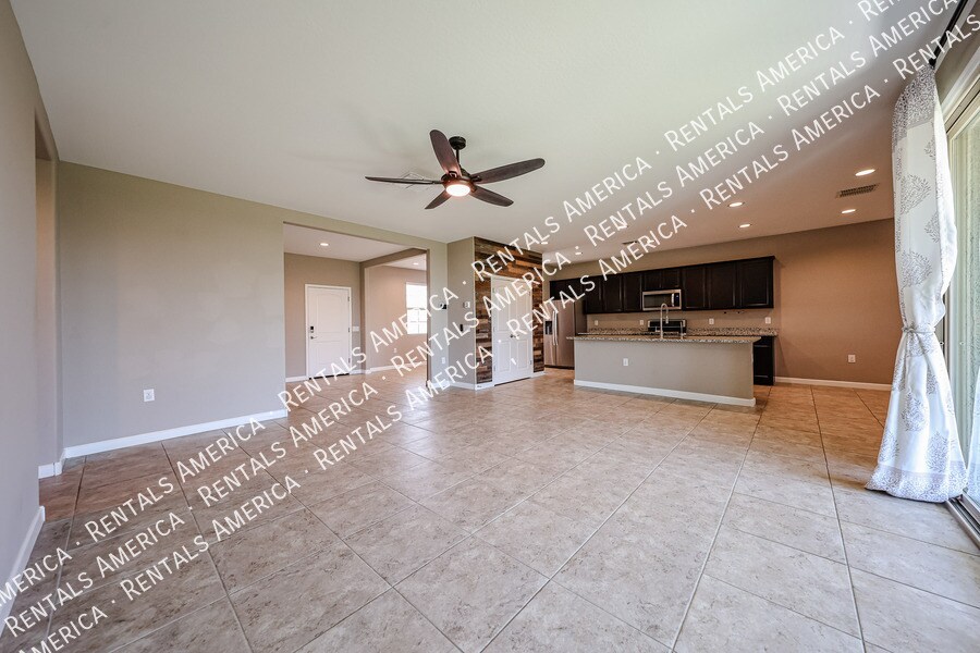 Building Photo - 29539 W Whitton Ave