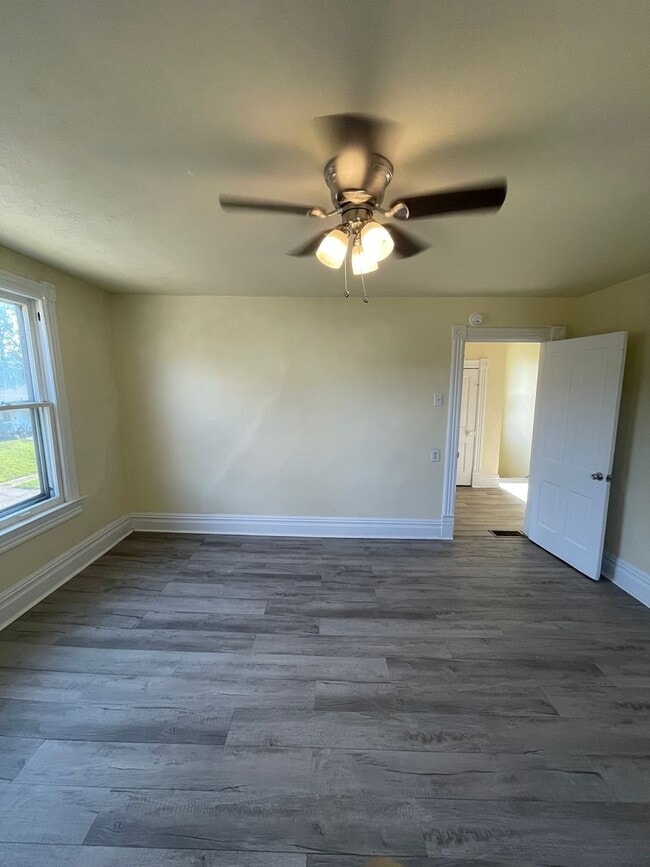 Building Photo - Beautifully renovated 3 bedroom home in Ne...