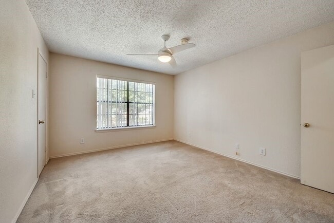 Building Photo - 336 Melrose Dr