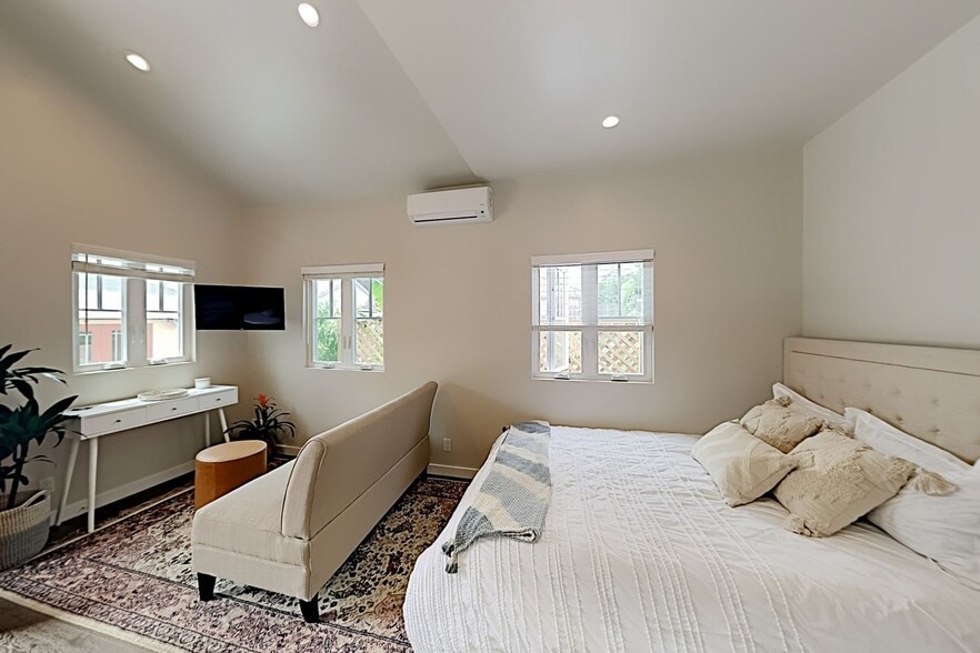 Building Photo - 1205 Blanchard St