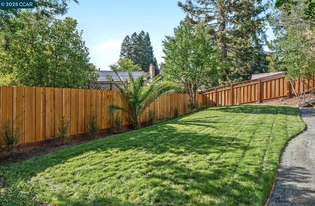 Building Photo - 131 Clover Hill Ct