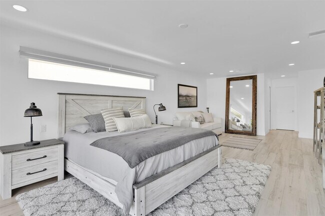 Building Photo - 17026 Bay St