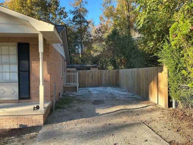 Building Photo - Spacious Home with Modern Comfort in 29223