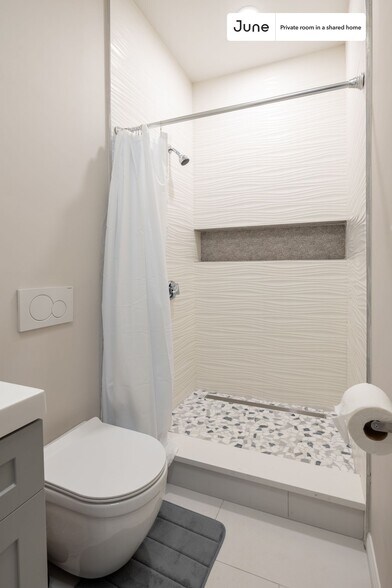 Building Photo - Room in Shared 5 bed/2 bath home