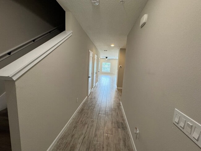 Building Photo - 3 BD/2.5 BA Home, Modern Elegance Meets Ev...