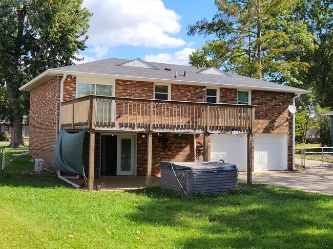 Building Photo - 114 Maureen Dr