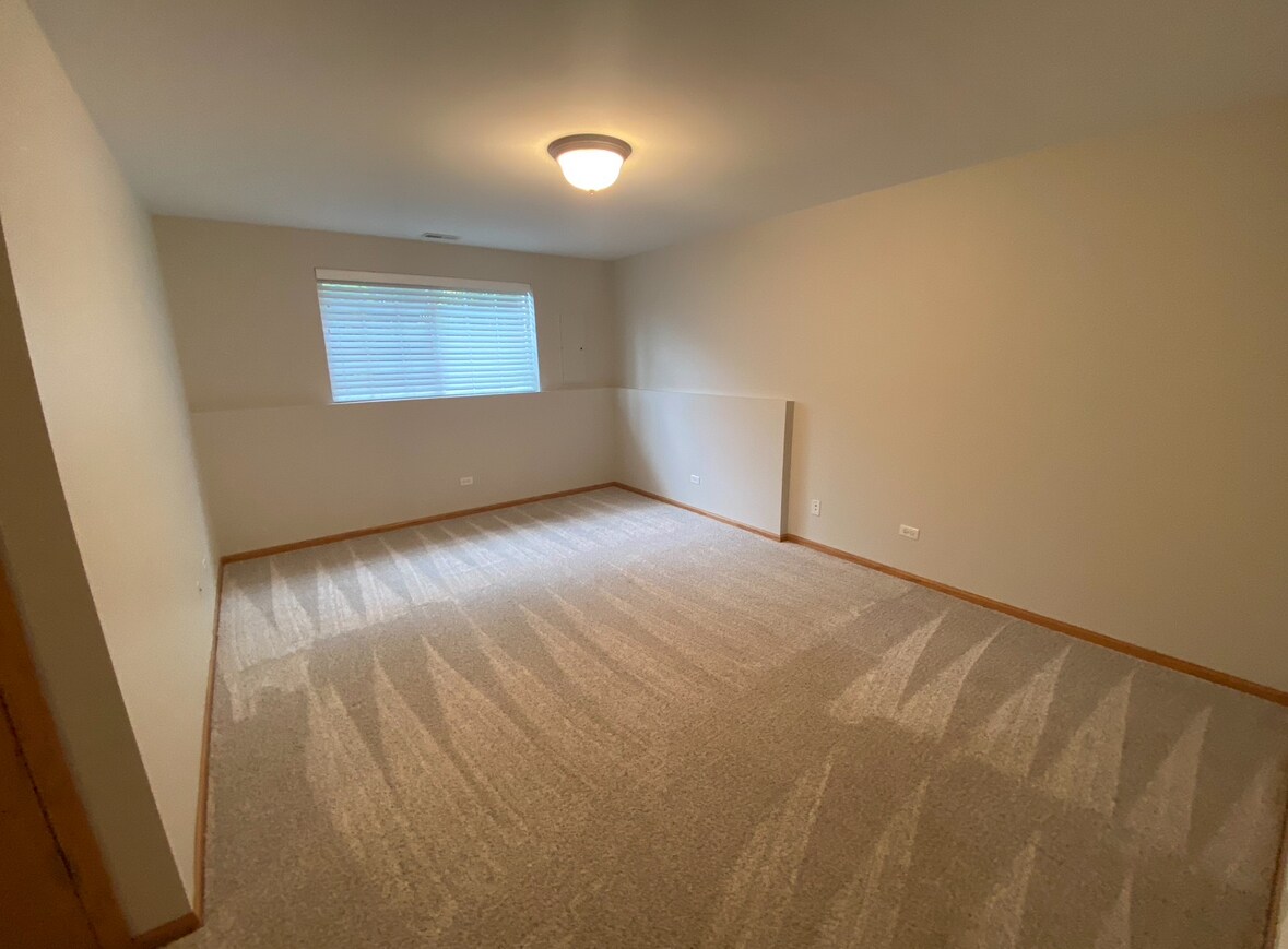Family/game room - 9406 Huber Ct