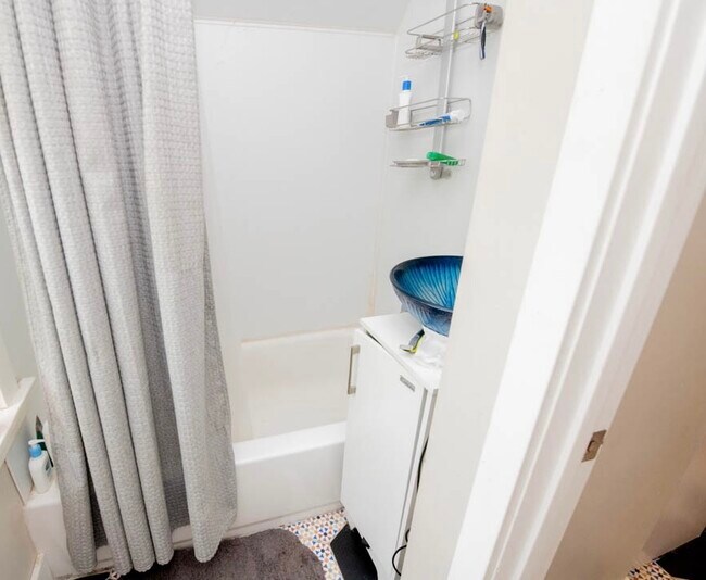 Building Photo - 1626 De Sales Ln