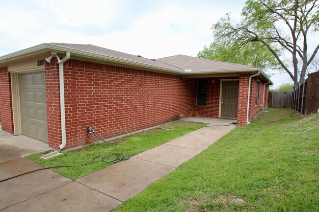 Building Photo - 8028-8030 Tanner