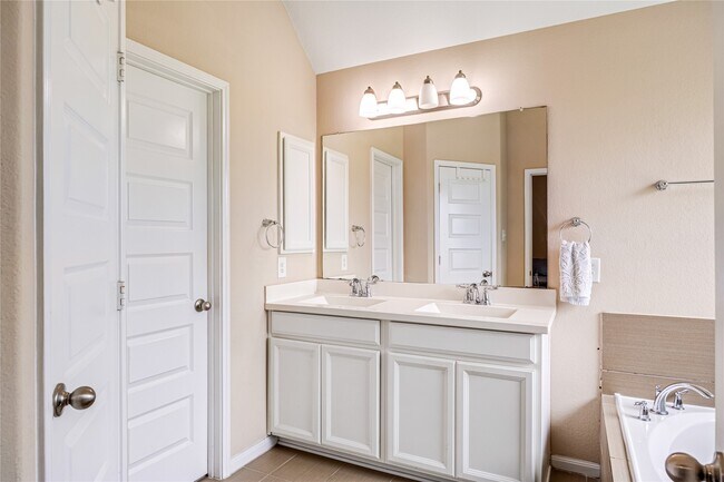 Building Photo - 7030 Villa Mountain Ln
