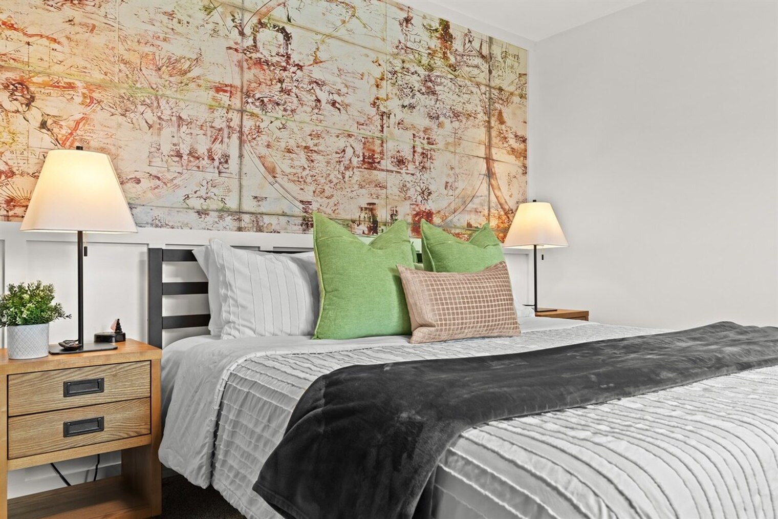 Building Photo - 22 2nd St