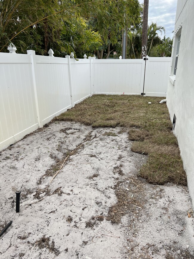 Private fenced yard (grass not completely in photo) - 772 Bay Vista Blvd S