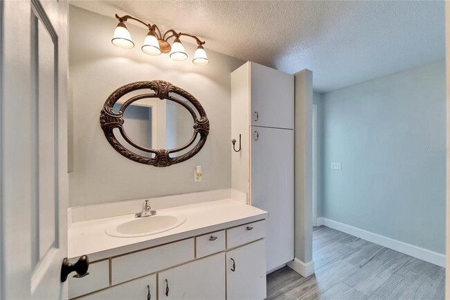 Building Photo - 18507 Country Crest Pl
