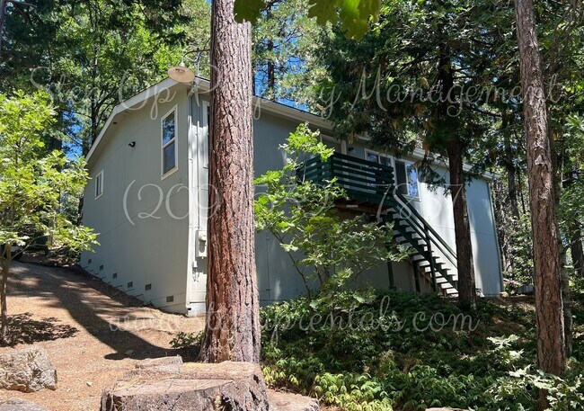 Primary Photo - Modern Mountain Living: 3-Bedroom Home wit...
