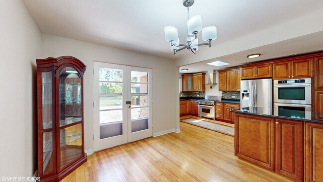 Building Photo - 4030 W North Shore Ave