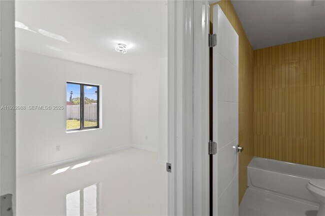 Building Photo - 1640 NE 183rd St