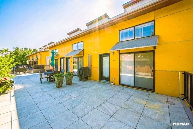 Building Photo - 2 Bedroom 2 Bathroom Loft Condo in RiNo (R...