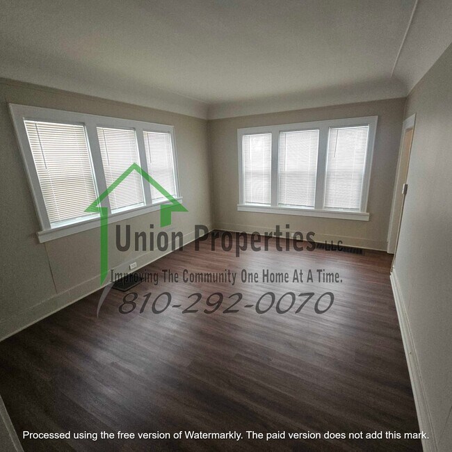 Building Photo - 1042 Gillett St