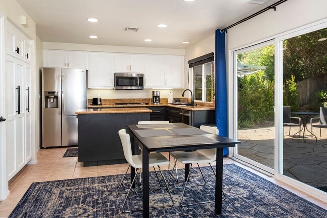 Building Photo - Storke Ranch 3-bd/2.5 bth Home!