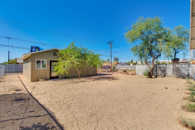 Building Photo - 1329