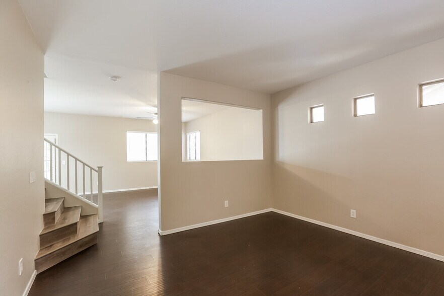 Building Photo - 1341 E Dunbar Dr
